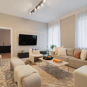 https://spacious-4br-with-balcony-views-in-piata-universitatii.bucharesthotelsnow.com